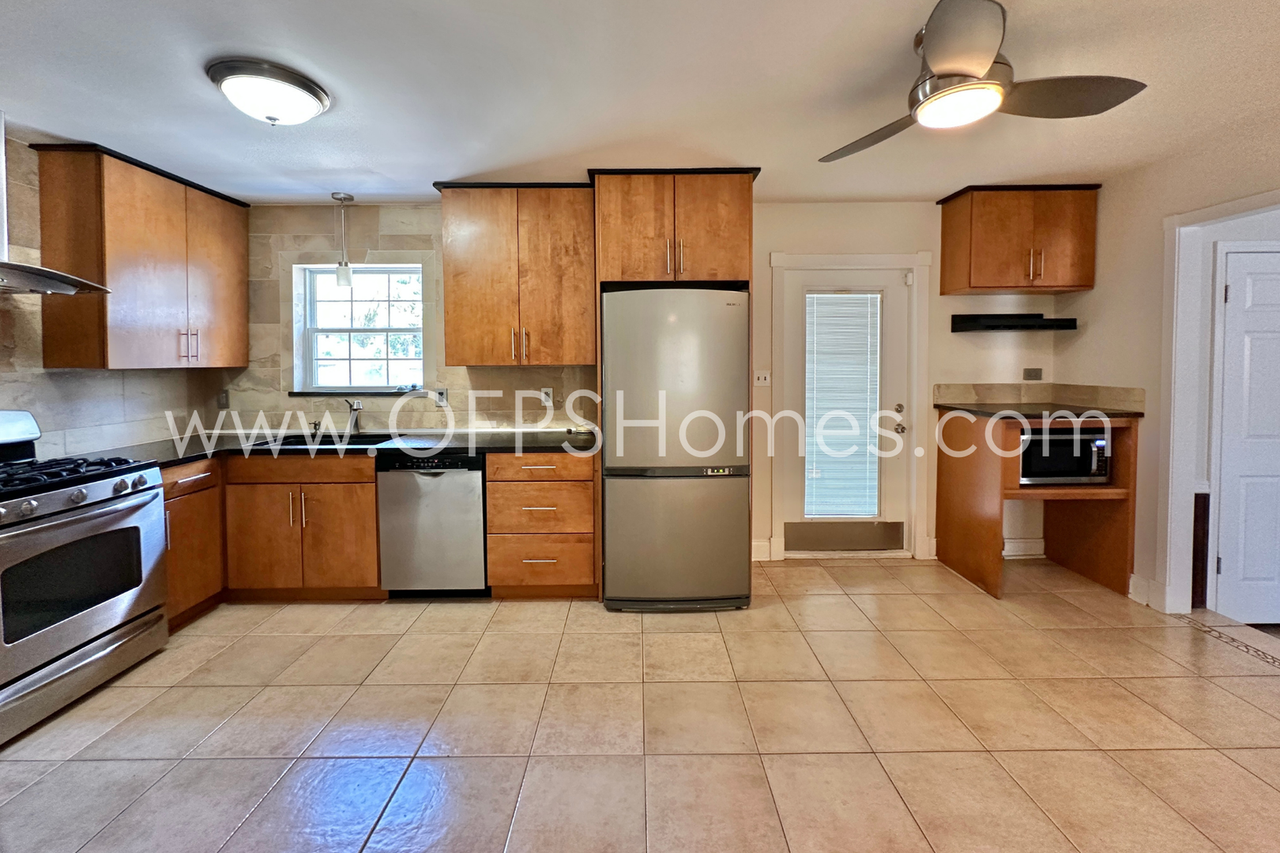 105 Marilyn Ave Nw - Photo 3 of 19