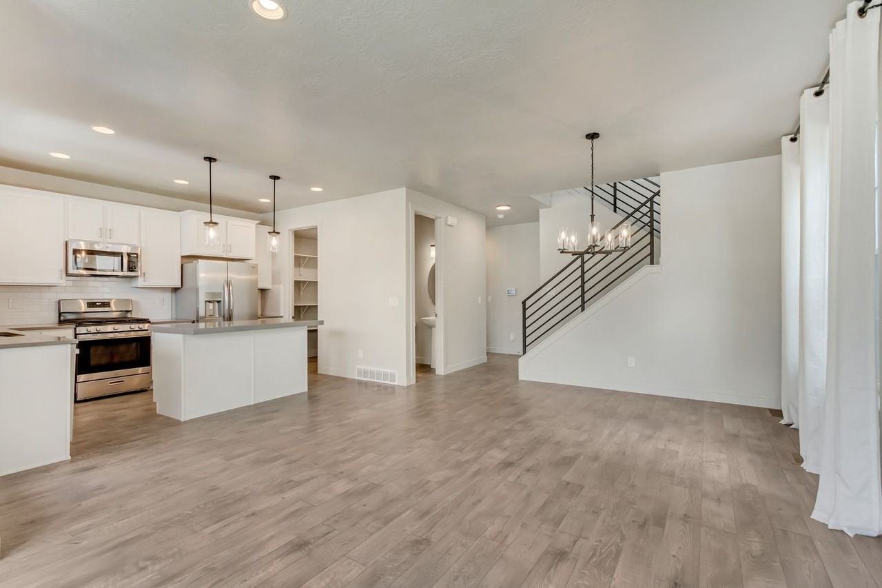 2412 N Sunmore Way - Photo 5 of 24