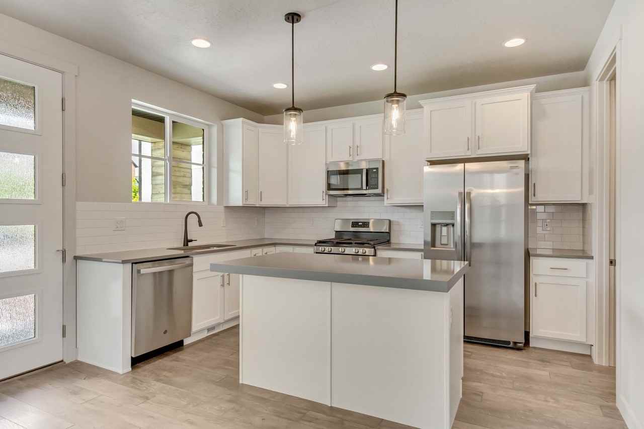 2412 N Sunmore Way - Photo 6 of 24