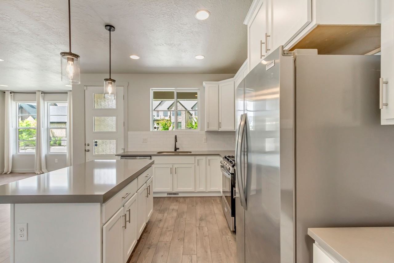 2412 N Sunmore Way - Photo 7 of 24