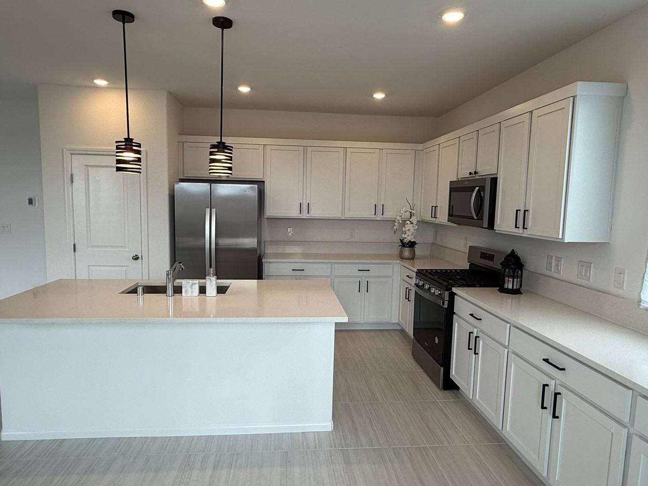 7562 Quail Rock Ave - Photo 2 of 50