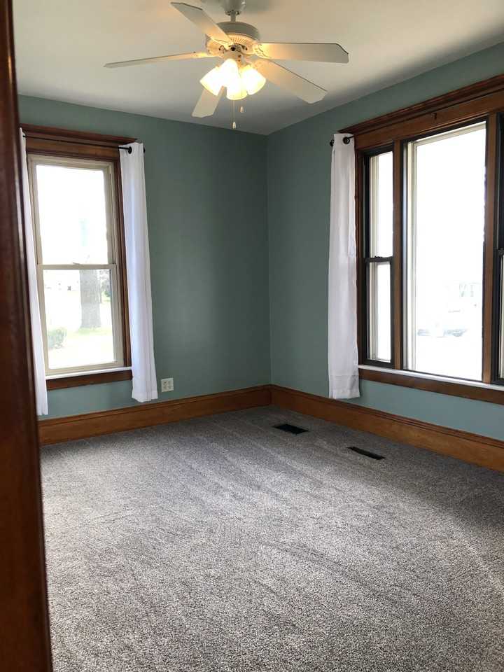 729 N Center St - Photo 7 of 16
