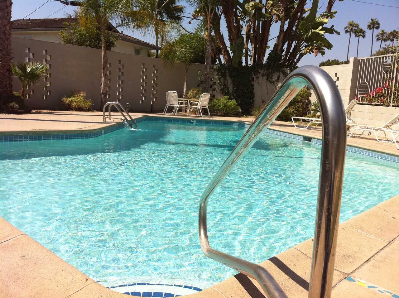 795 N Bellflower Blvd - Photo 2 of 5