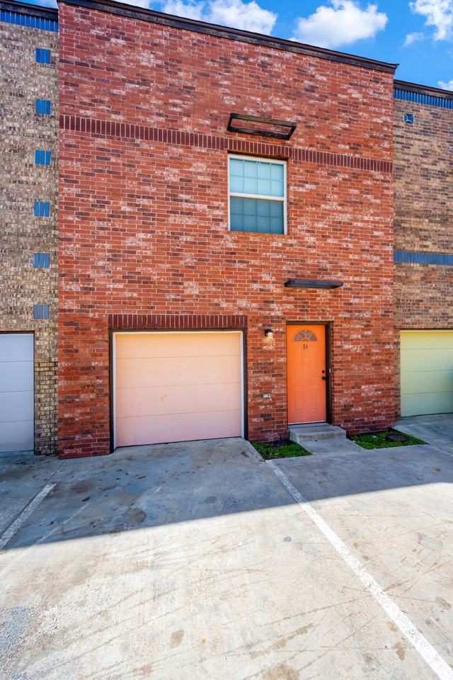 14 Ne 7th St #14 - Photo 2 of 33