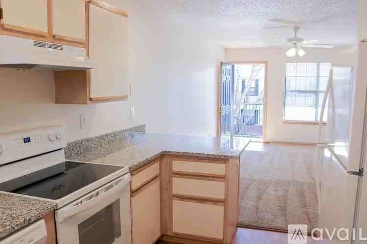 1340 North Oakland Avenue #13