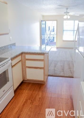 1340 N Oakland Ave #13 - Photo 2 of 6