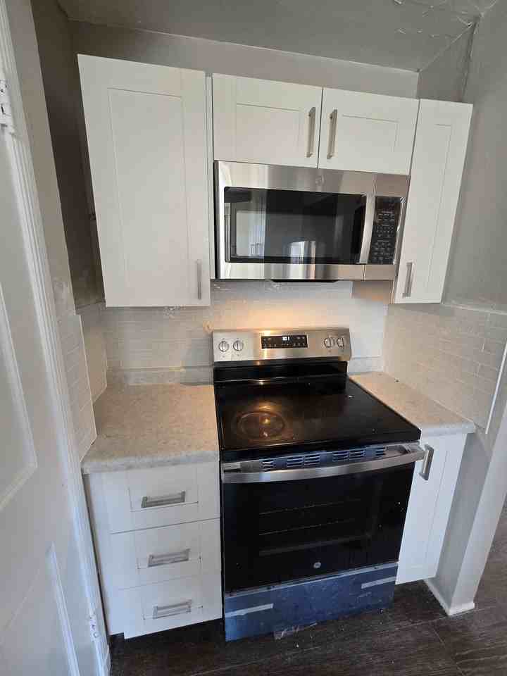 1305 Collegewood St #NA - Photo 7 of 13