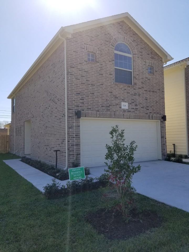 538 E 38th St #NA - Photo 5 of 26