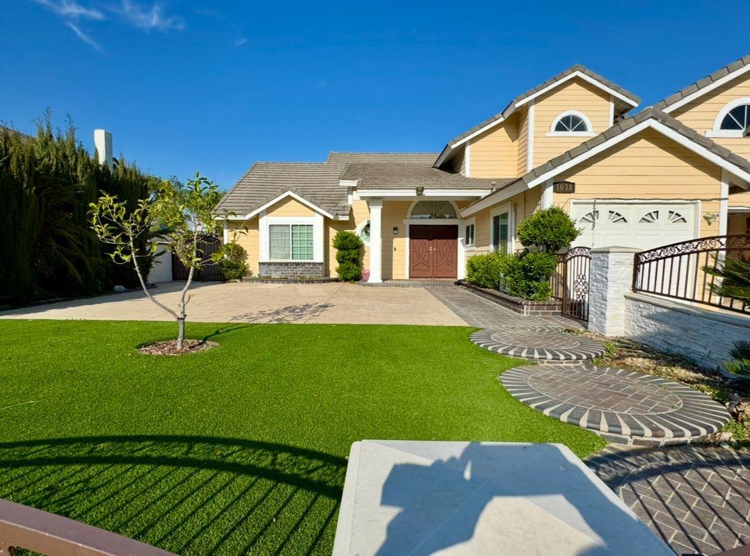 1038 Regal Canyon Dr - Photo 2 of 21