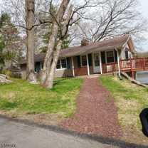 29 Lake Shore Rd W - Photo 1 of 1