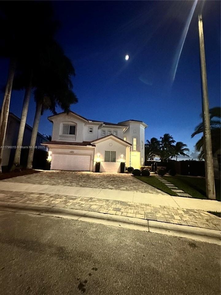 6801 Nw 113th Ct - Photo 2 of 40