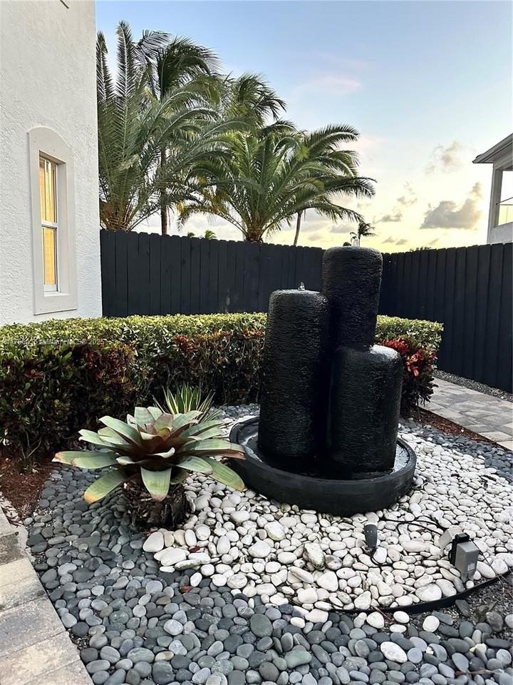 6801 Nw 113th Ct - Photo 5 of 40