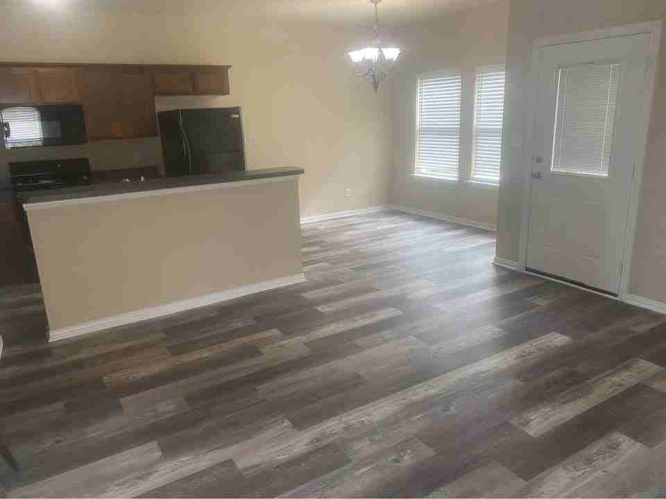 901 Parkplace Road - Photo 4 of 11