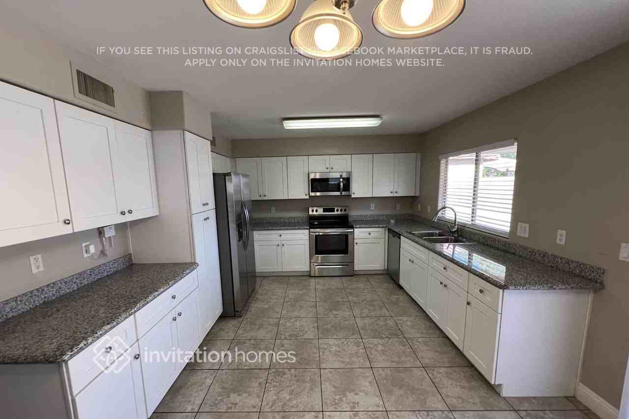 16845 W Windermere Way - Photo 3 of 16