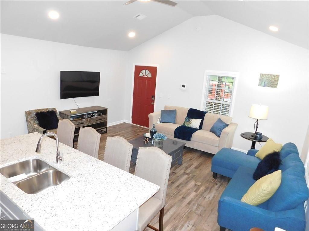 213 Claire Dr Se - Photo 3 of 17