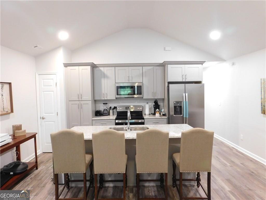 213 Claire Dr Se - Photo 4 of 17