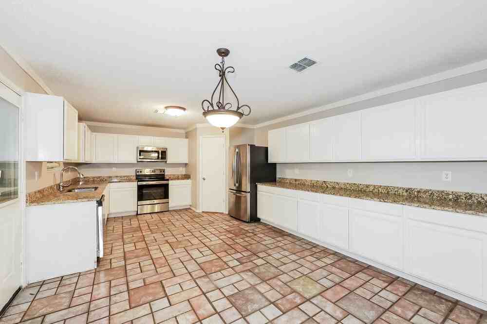 3904 Foxhound Ln - Photo 6 of 17