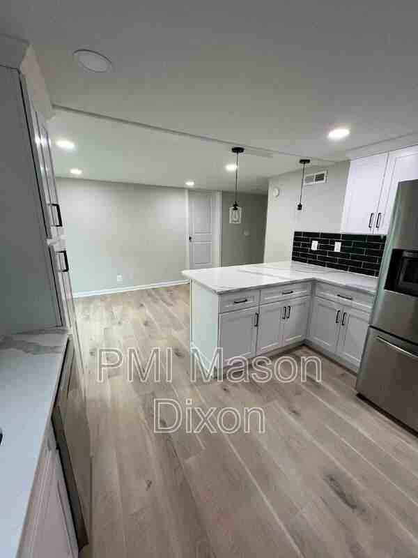 4003 Schroeder Ave - Photo 3 of 18