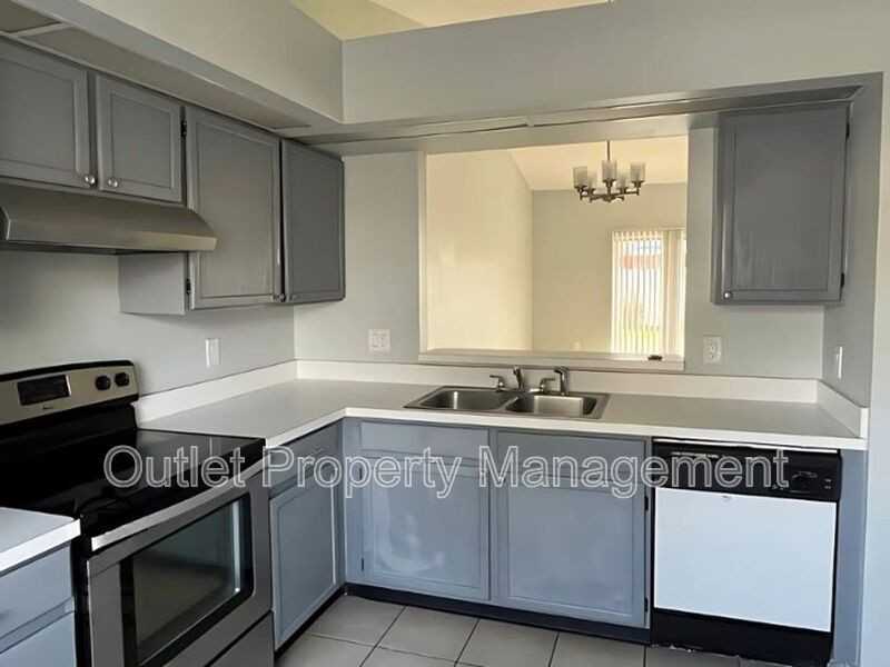 14796 Laguna Beach Cir - Photo 3 of 18