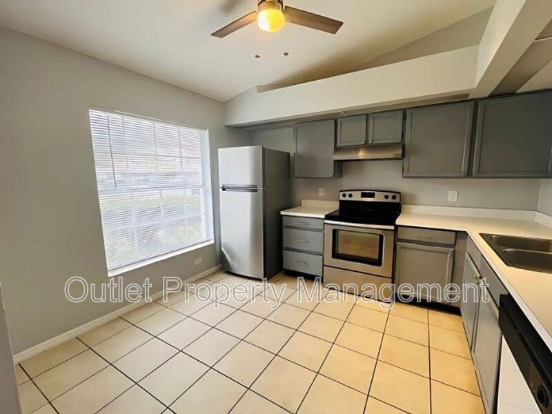 14796 Laguna Beach Cir - Photo 4 of 18