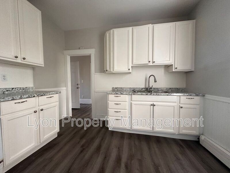 1598 Lonsdale Ave #2 - Photo 3 of 12