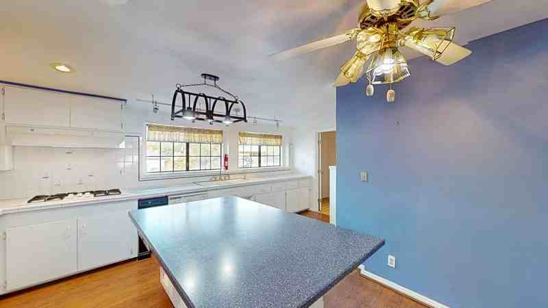 208 W Broadbent Dr - Photo 4 of 12