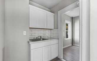 112 W School St #1R - Photo 1 of 1