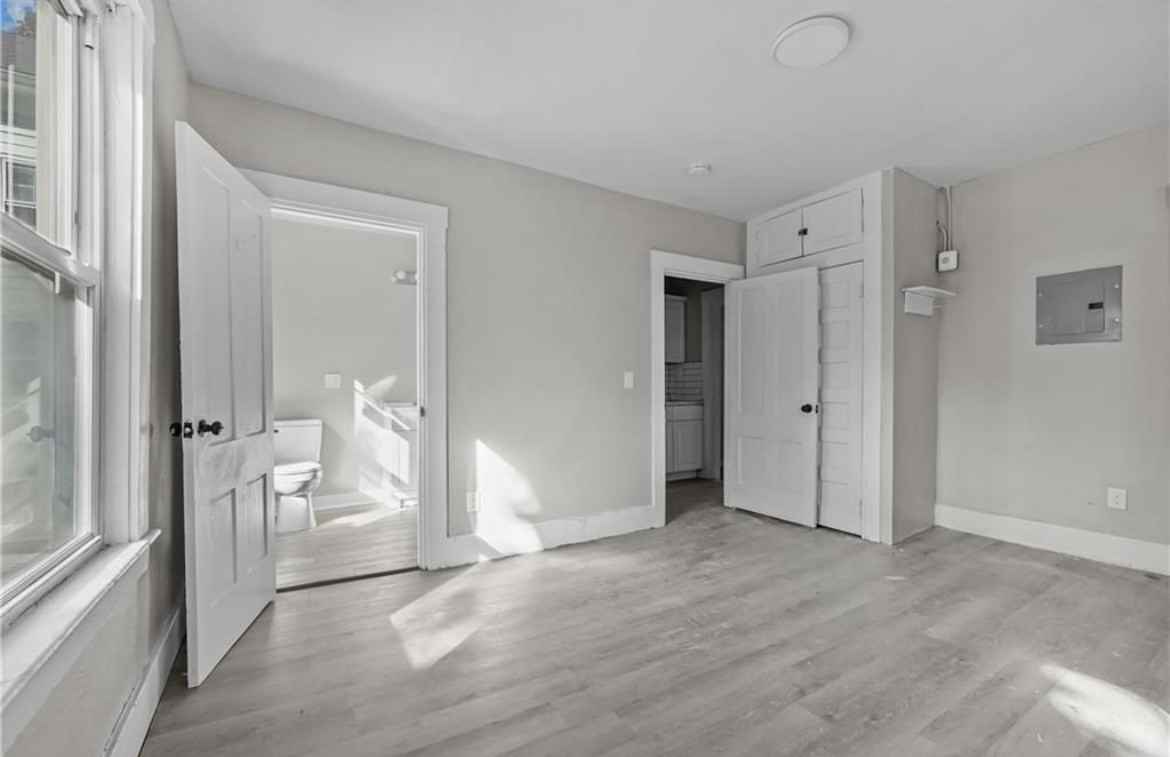 112 W School St #1R - Photo 2 of 5