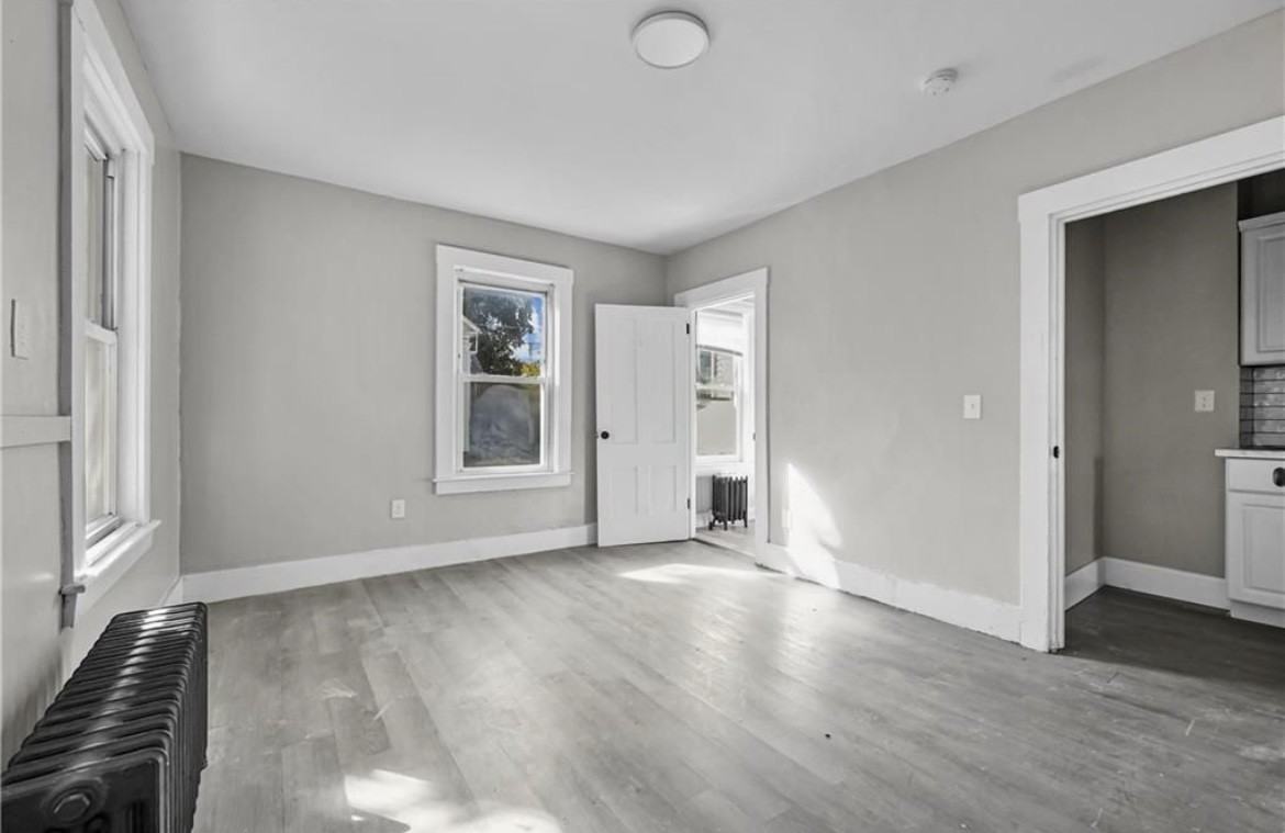 112 W School St #1R - Photo 3 of 5