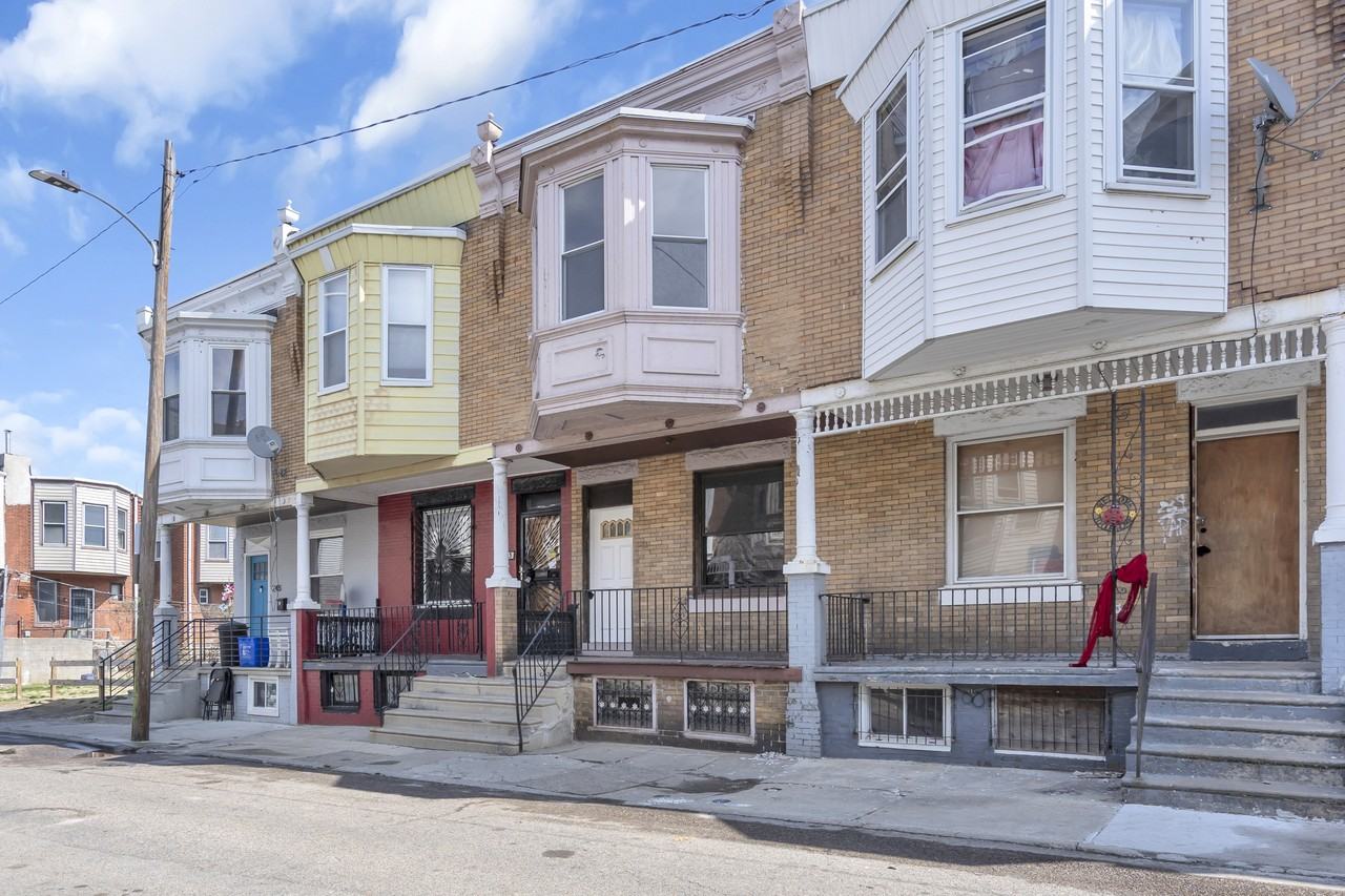 241 N Ruby St - Photo 4 of 35