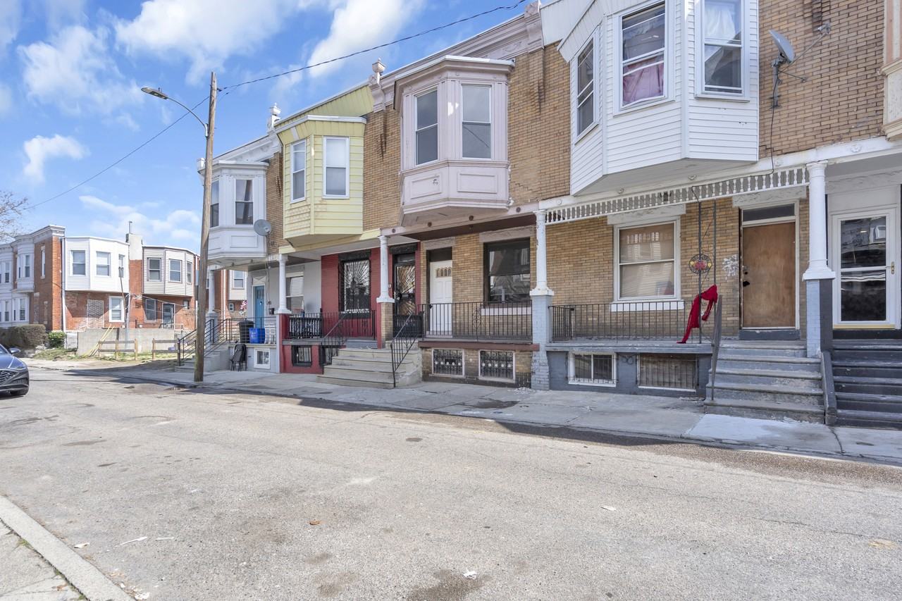 241 N Ruby St - Photo 7 of 35