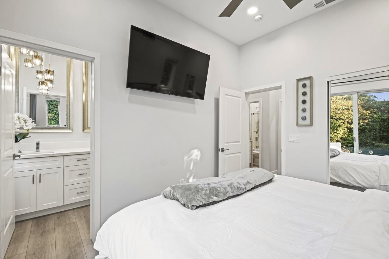 2217 Estribo Dr - Photo 5 of 50