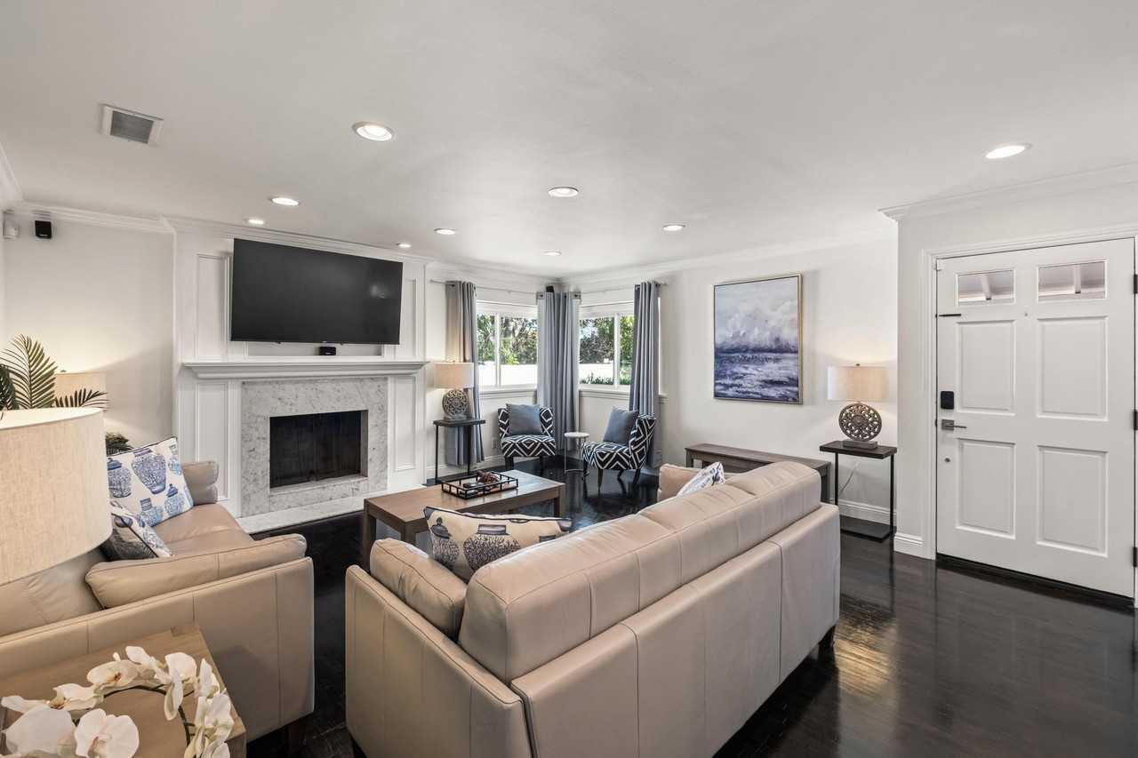 2219 Estribo Dr - Photo 4 of 50