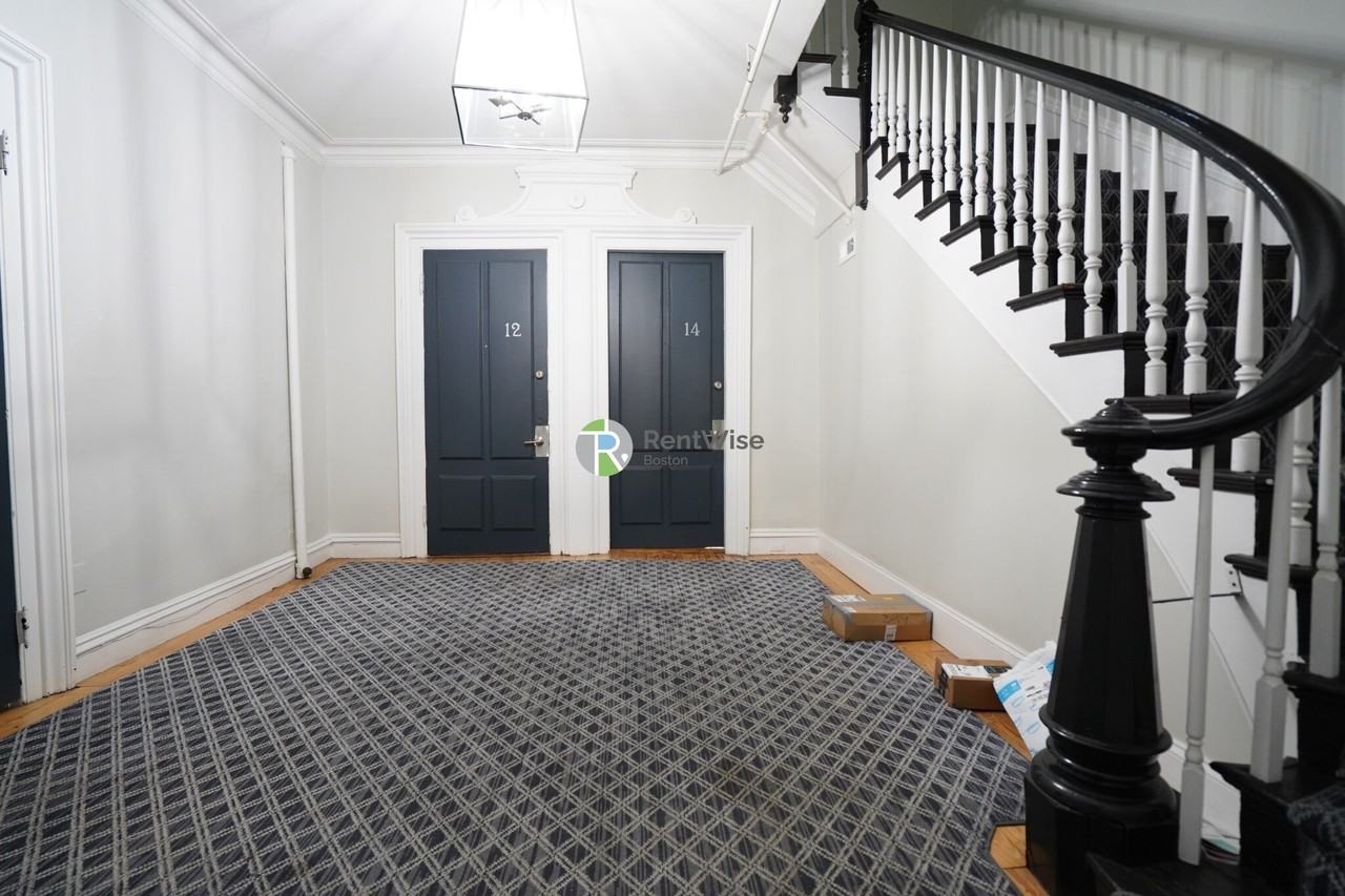 92 Charles St #22 - Photo 3 of 5