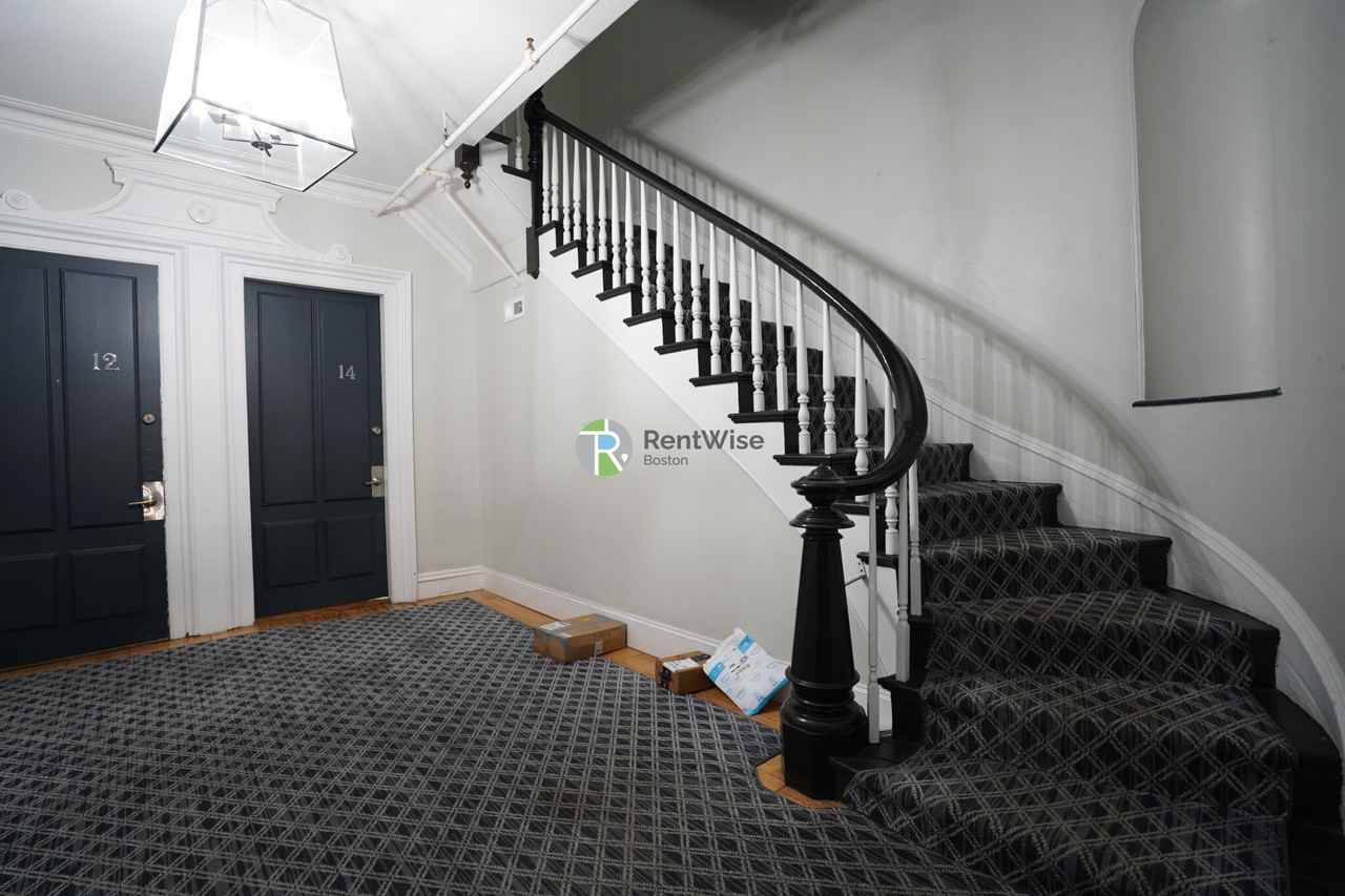 92 Charles St #22 - Photo 4 of 5