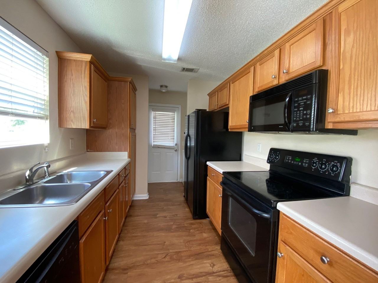 224 Bridgewater Circle - Photo 3 of 10