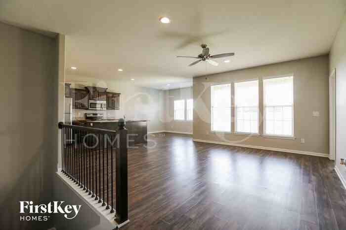 11101 Highview Rd - Photo 3 of 15