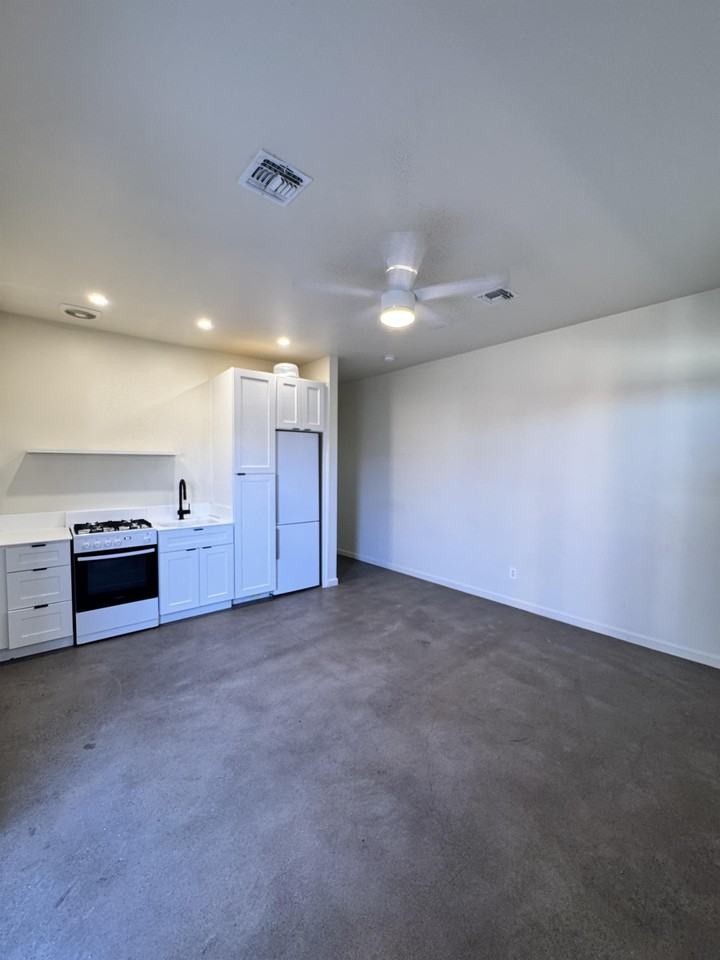 3342 N 17th Ave - Photo 2 of 28