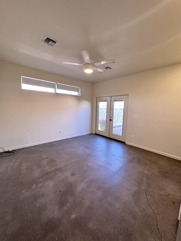 3342 N 17th Ave - Photo 4 of 28