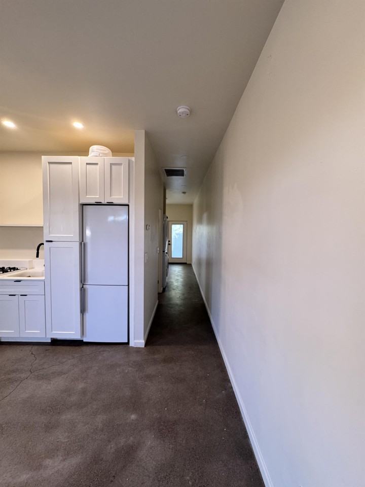 3342 N 17th Ave - Photo 5 of 28