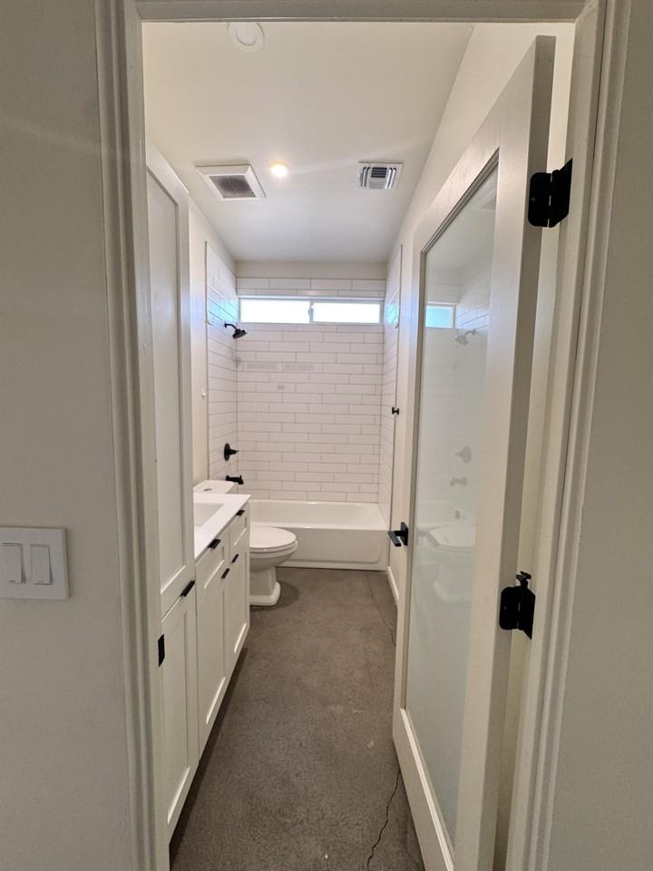 3342 N 17th Ave - Photo 7 of 28