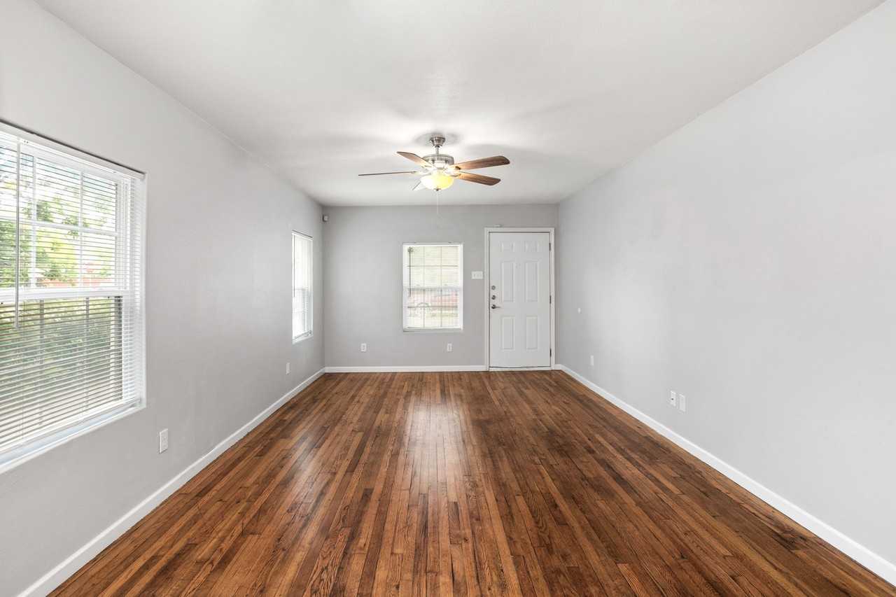 1336 West Ridgewood Court - Photo 5 of 16