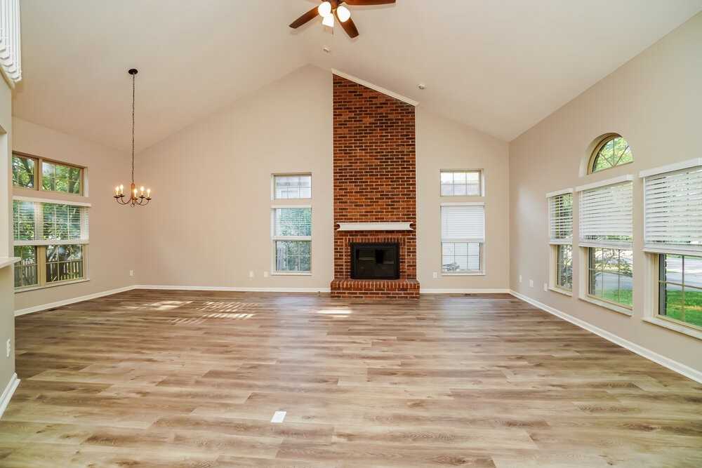 1635 Saffron Dr - Photo 5 of 18
