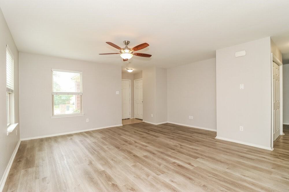 2233 Sims Dr - Photo 3 of 16