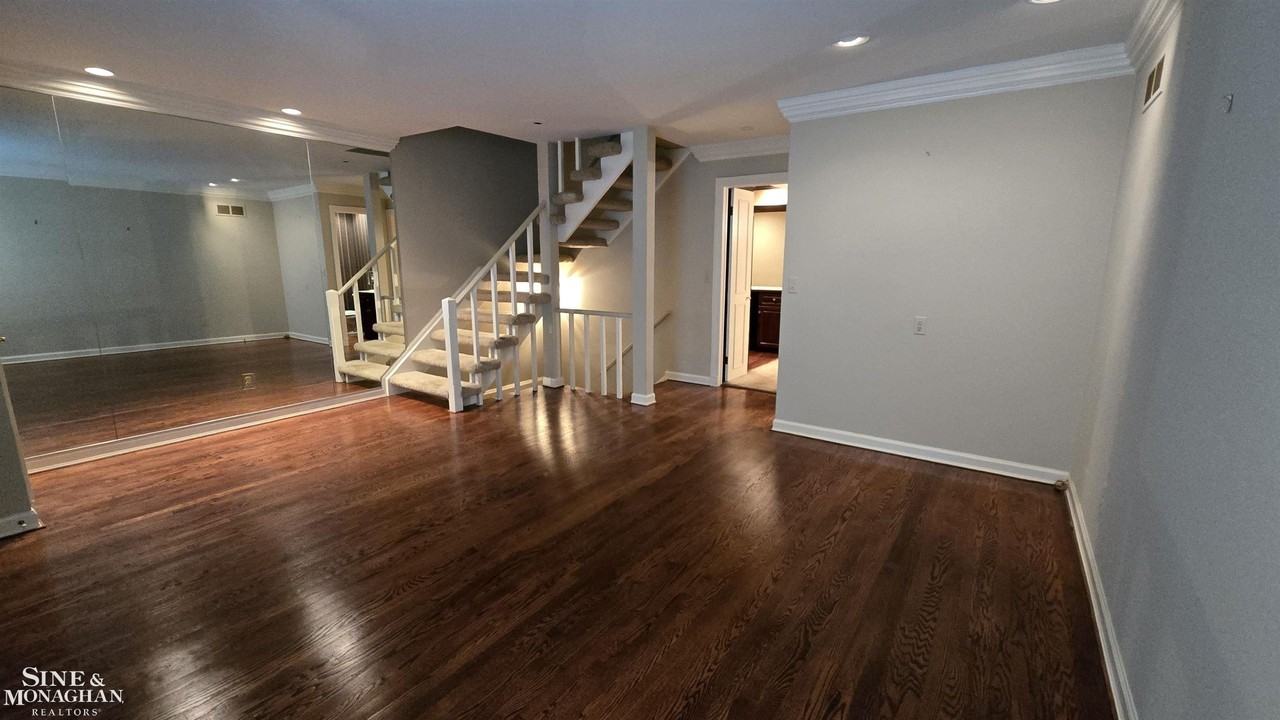 1276 Woodbridge St - Photo 2 of 20