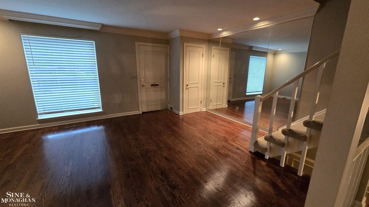 1276 Woodbridge St - Photo 4 of 20