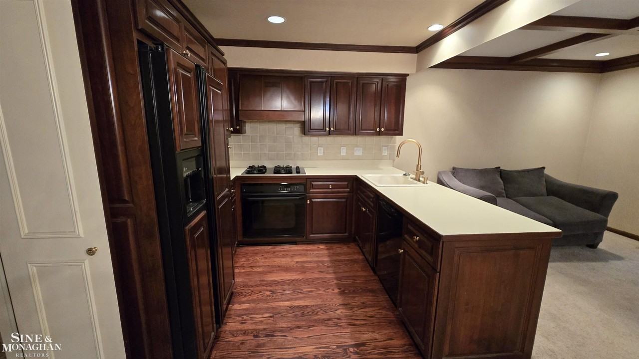 1276 Woodbridge St - Photo 7 of 20