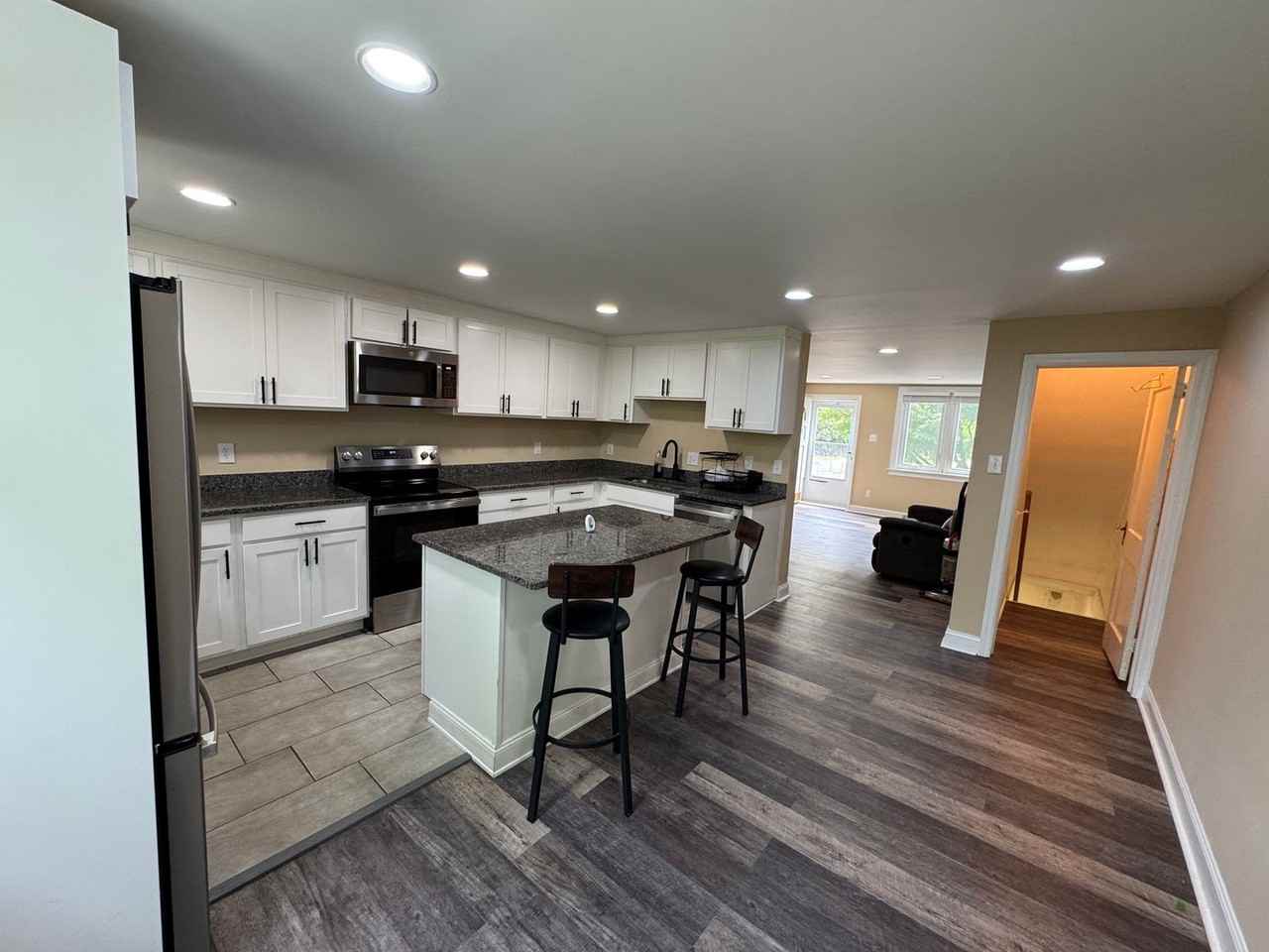2369 Bond Ave - Photo 3 of 41