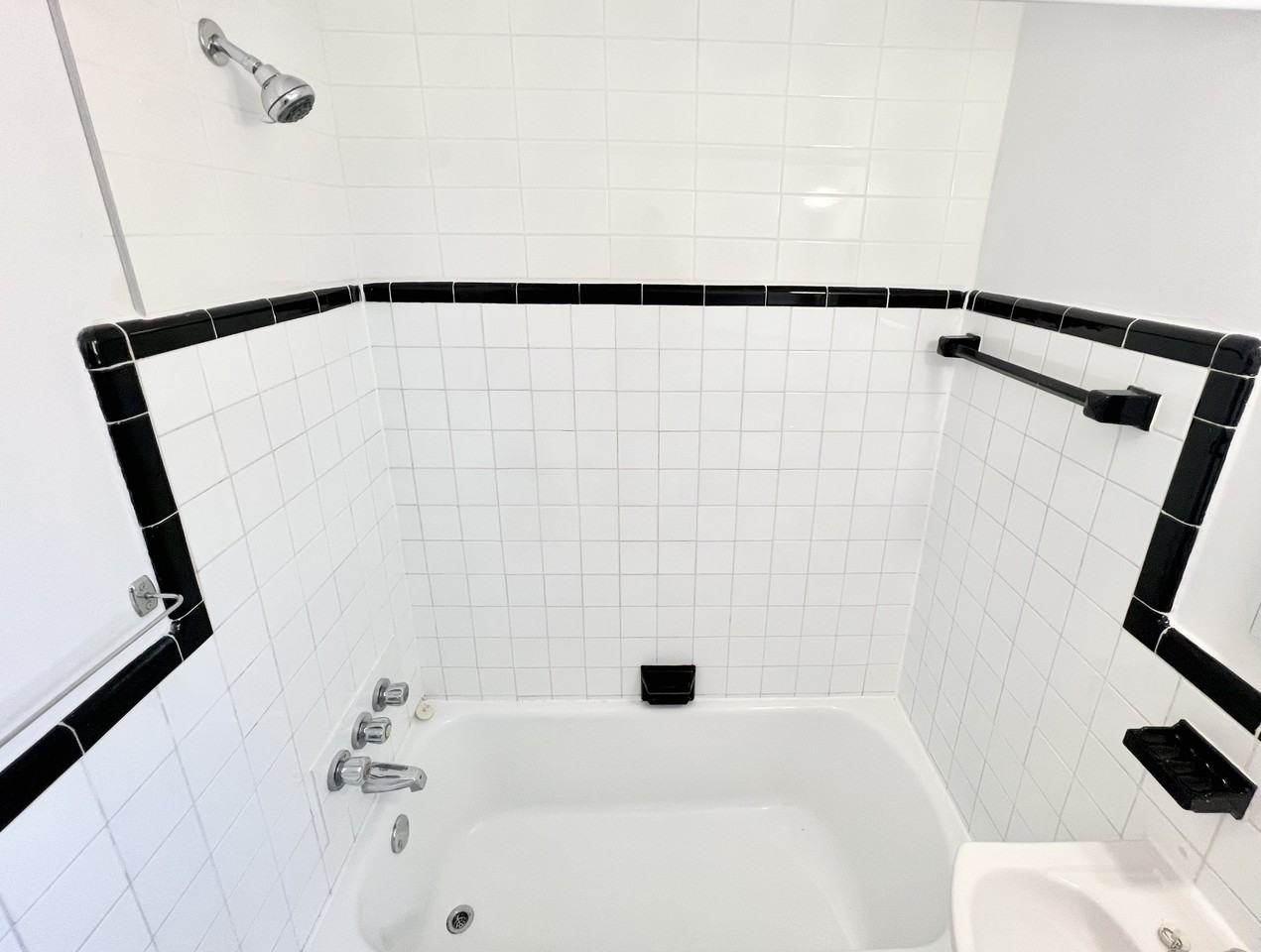 10589 Rue Saint-Denis - Photo 2 of 5