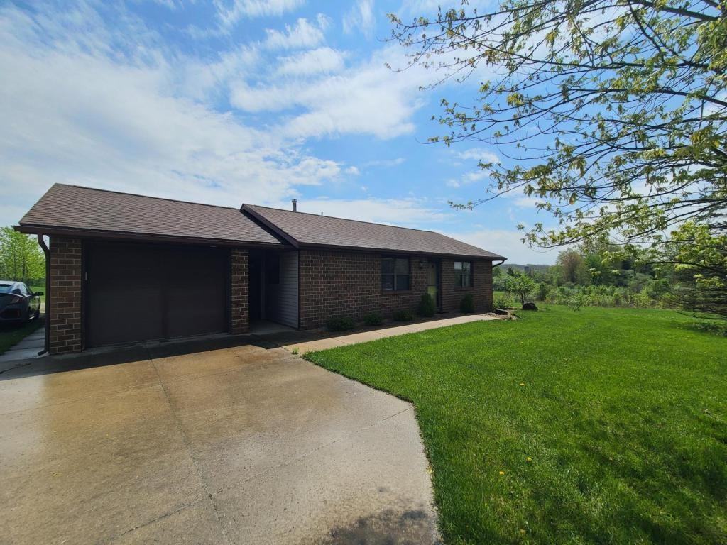 16924 Amstutz Rd - Photo 2 of 16